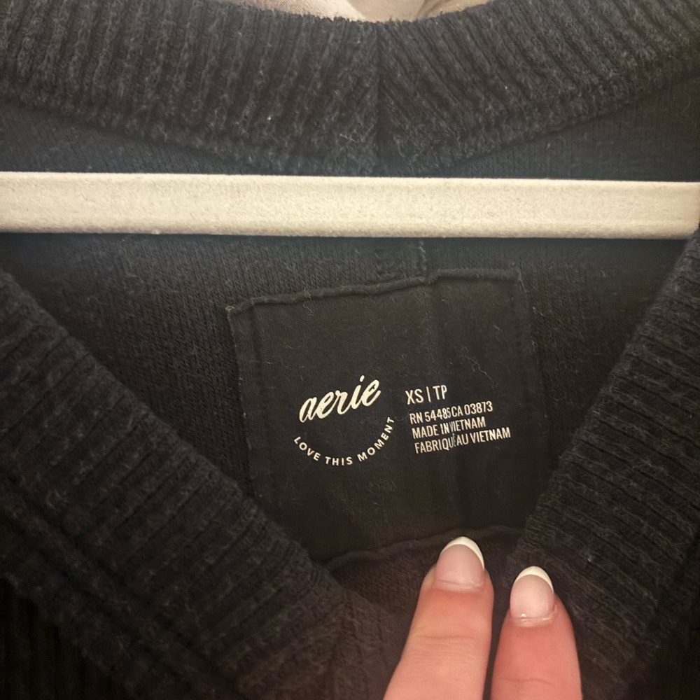 Aerie Black V-Neck Sweatshirt - Picture 4 of 4